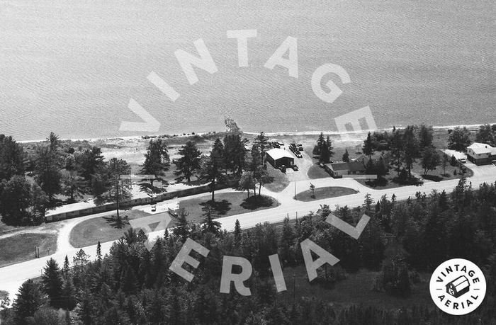 Motel Bay De Noc - 1993 Aerial Photo (newer photo)